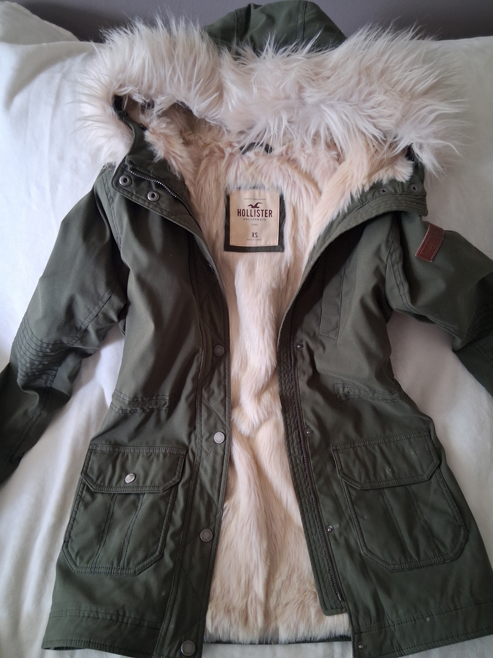 Hollister Women's Olive Green Utility Parka with Cream Faux Fur Hood